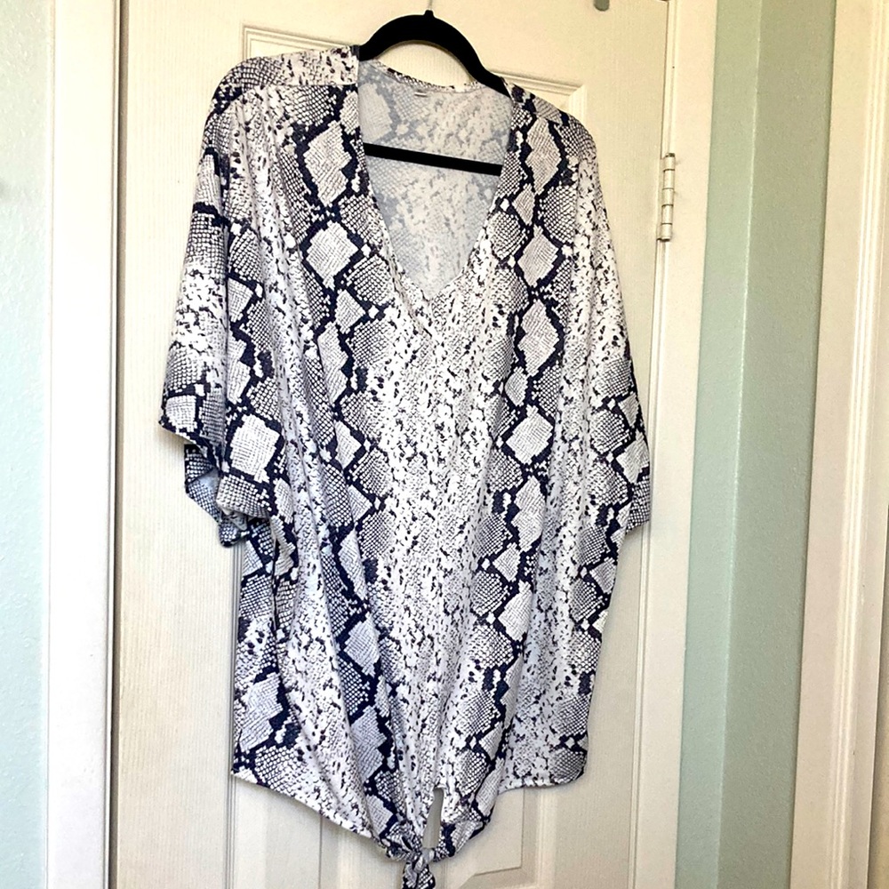 Snake print ladies top. Cotton. XL